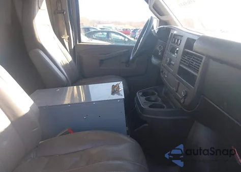 2017 Chevrolet Express 2500 Work Van z USA, uszkodzony, nr VIN 1GCWGAFFXH1121132